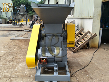 用塑膠破碎機(jī)破碎鞋底時要注意什么？