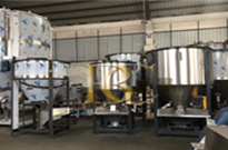 立式攪拌機放料勿放滿桶，影響攪拌效果！